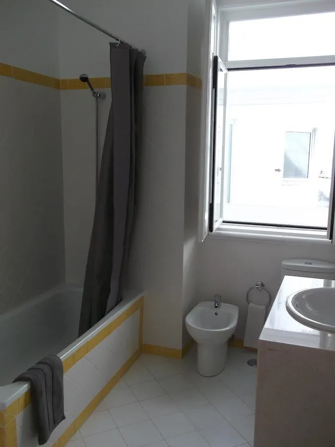 Angola Top Floor 6 Bedrooms Lissabon
