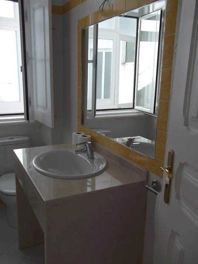 Angola Top Floor 6 Bedrooms Lissabon 0*,  Portugal